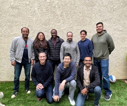 Nine members of the Saeij lab posing outdoors in 2021.